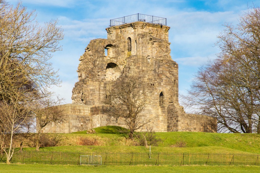 Crookston Castle Castle in Paisley, Renfrewshire Stravaiging around